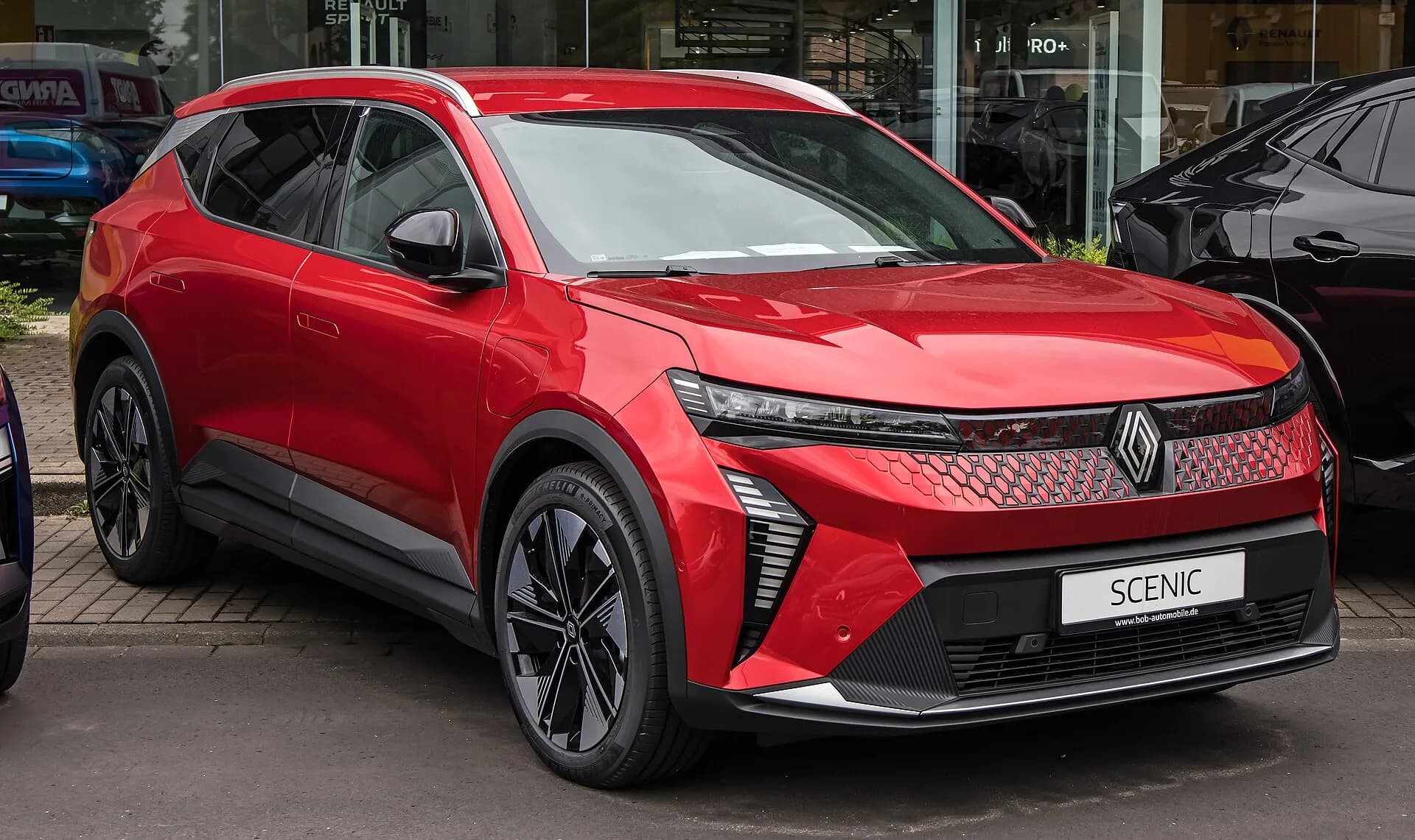 Renault Scénic E-Tech vermelho — frente (fotografia de referência)