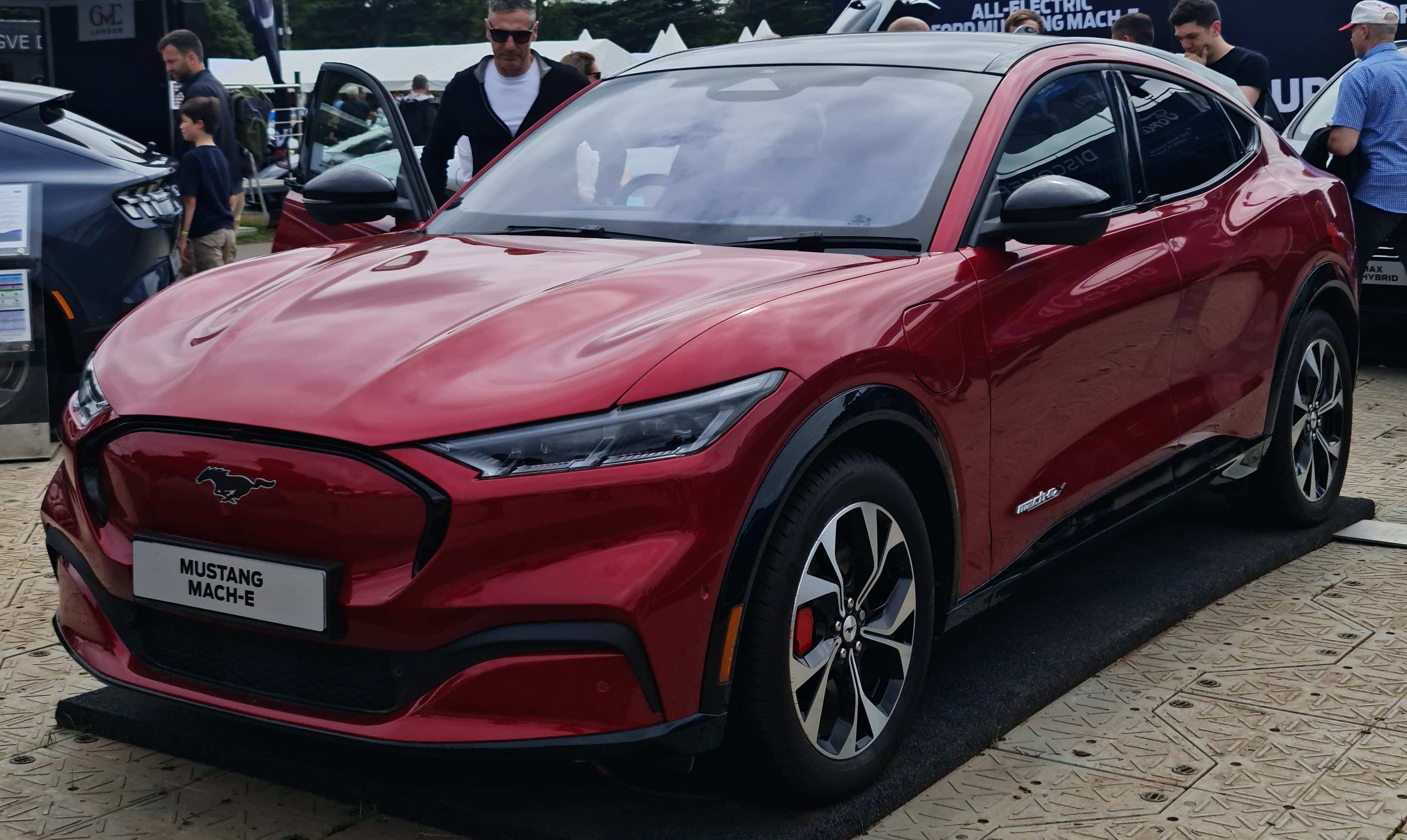 Ford Mustang Mach-E — Vermelho