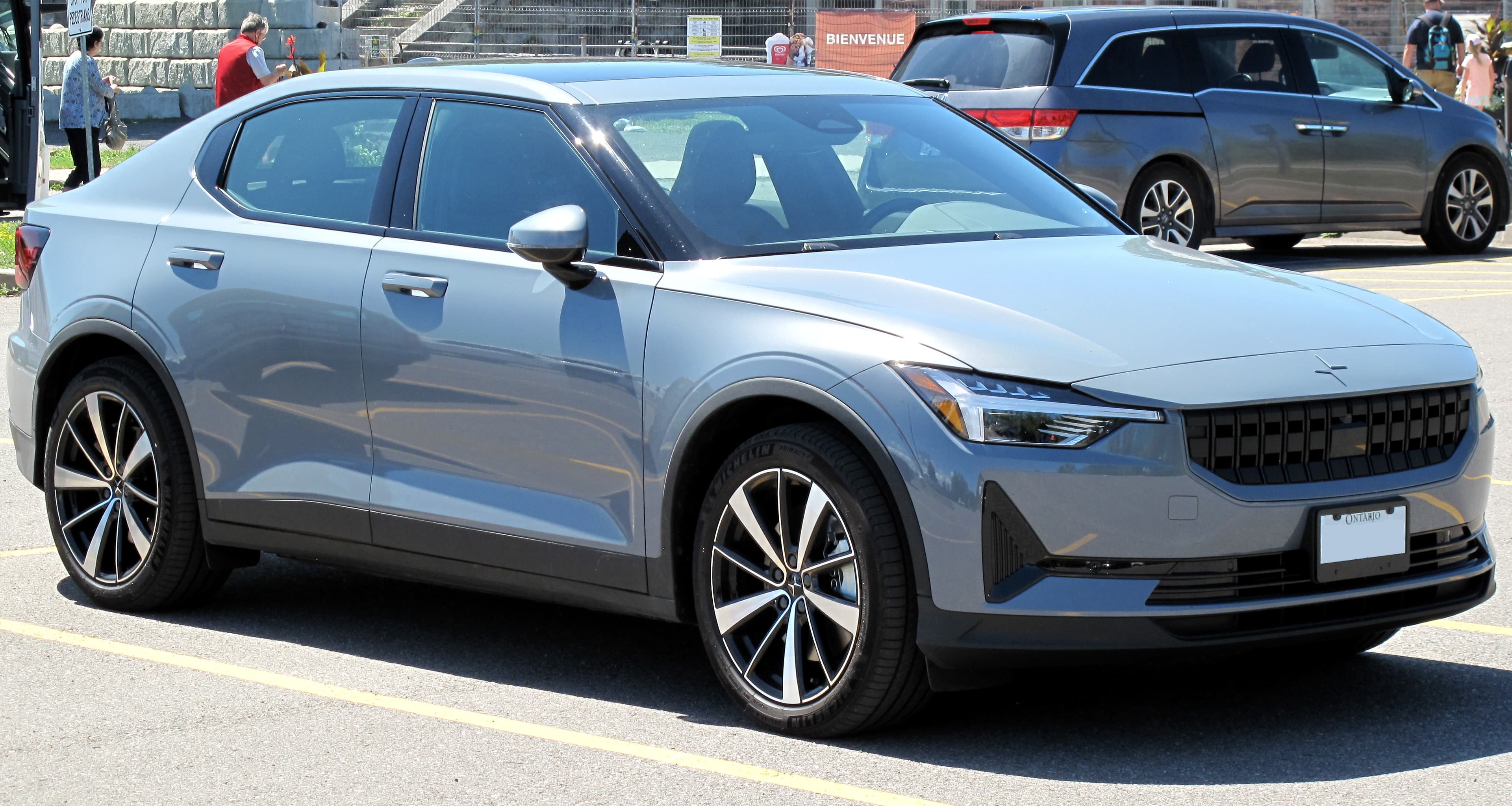 Polestar 2 — Thunder (cinzento azulado)
